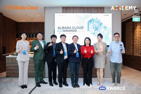 รศ.ดร.พิชญา ตัณฑัยย์ เป็นตัวแทนมหาวิทยาลัยร่วมงาน Alibaba Cloud Onwards Summit 2025 โดยนำเสนอรายงานด้าน Sustainability และรับรางวัล AI Role Model University of the Year ในวันที่ 18 มีนาคม พ.ศ. 2568 ณ ประเทศสิงคโปร์