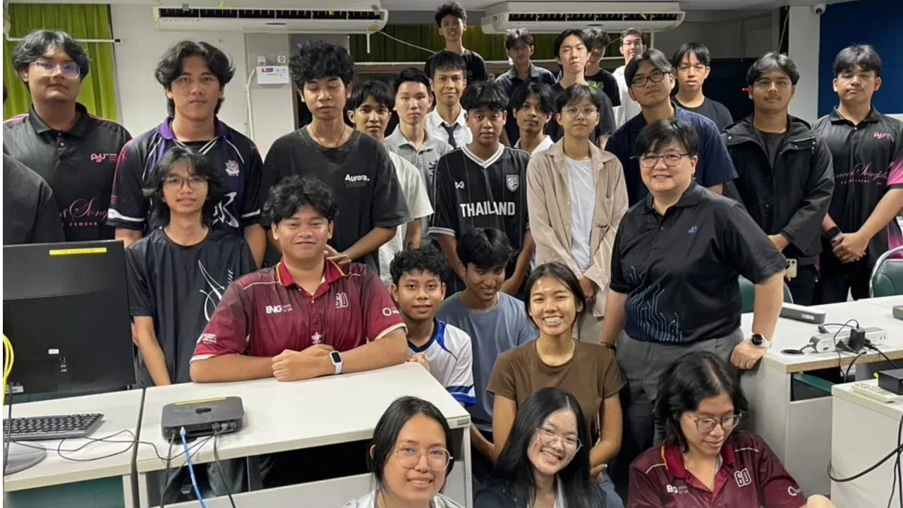 รศ.ดร. แสงสุรีย์ วสุพงศ์อัยยะ อาจารย์ประจำสาขาวิชาวิศวกรรมคอมพิวเตอร์ ผอ.ศูนย์วิศวกรรมความมั่นคงปลอดภัยไซเบอร์ จัดโครงการให้ความรู้ด้านความมั่นคงปลอดภัยไซเบอร์ผ่านกิจกรรม Capture The Flag (CTF) 